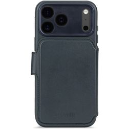 Decoded Detachable Wallet iPhone 17 Pro Max MagSafe Funda Piel auténtica Funda tipo libro 2 en 1 con carcasa extraíble Cartera - Navy Shadow