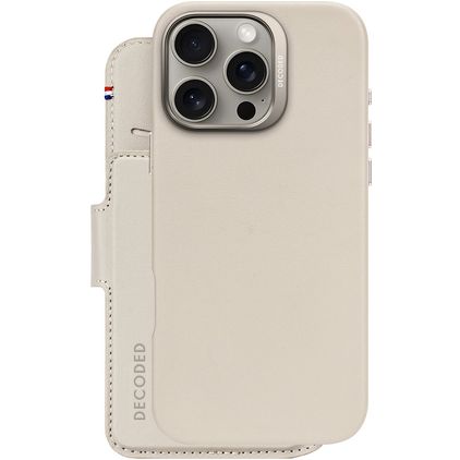 Decoded Detachable Wallet iPhone 16 Pro Max MagSafe Funda Piel auténtica Funda tipo libro 2 en 1 con carcasa extraíble Cartera - Clay