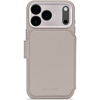 Decoded Detachable Wallet iPhone 17 Pro Max MagSafe Cover Vera pelle Cover a libro 2 in 1 con guscio estraibile a portafoglio - Solid Clay